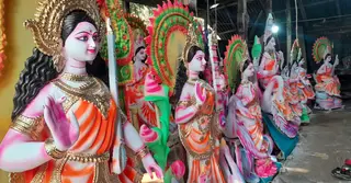 শরীয়তপুরে সরস্বতী পূজা ঘিরে শেষ মুহূর্তের প্রস্তুতিতে ব্যস্ত মৃৎশিল্পীরা